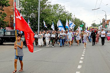 В Оренбурге состоялось шествие в честь Дня Военно-Морского Флота